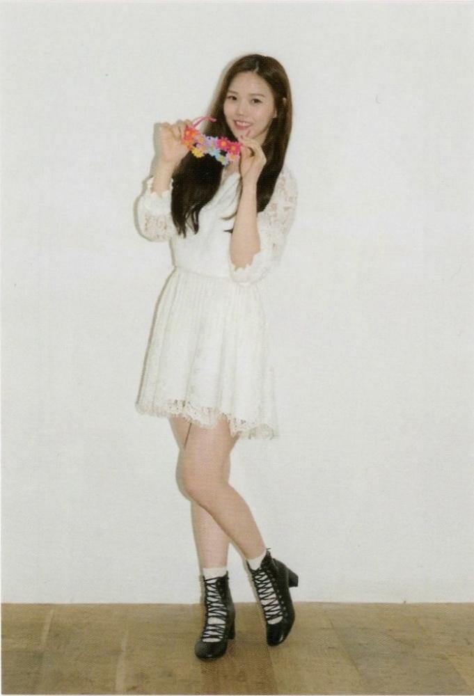 Hyo Jung photocard back