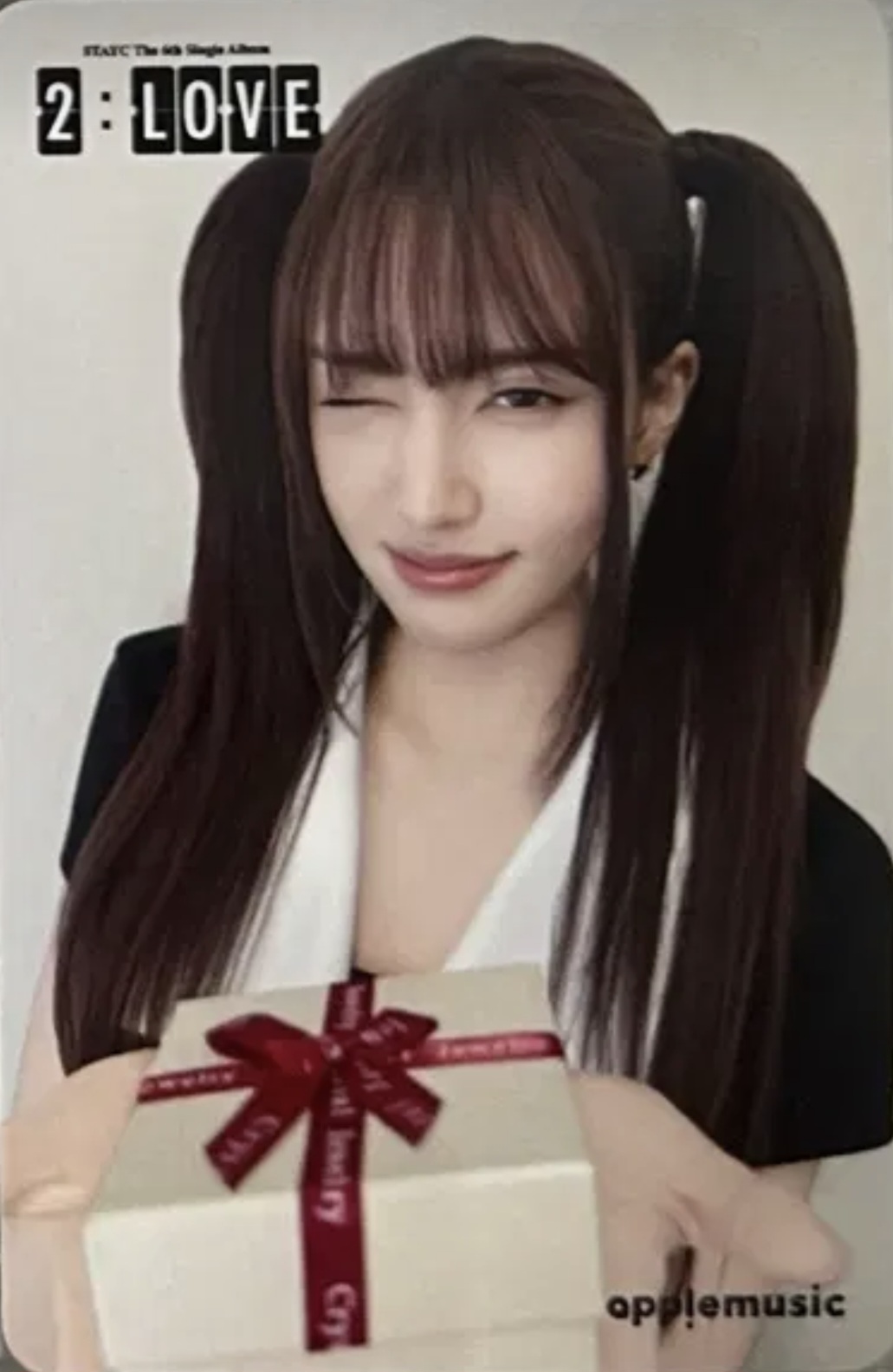 Yoon STAYC photocard back side - Offline