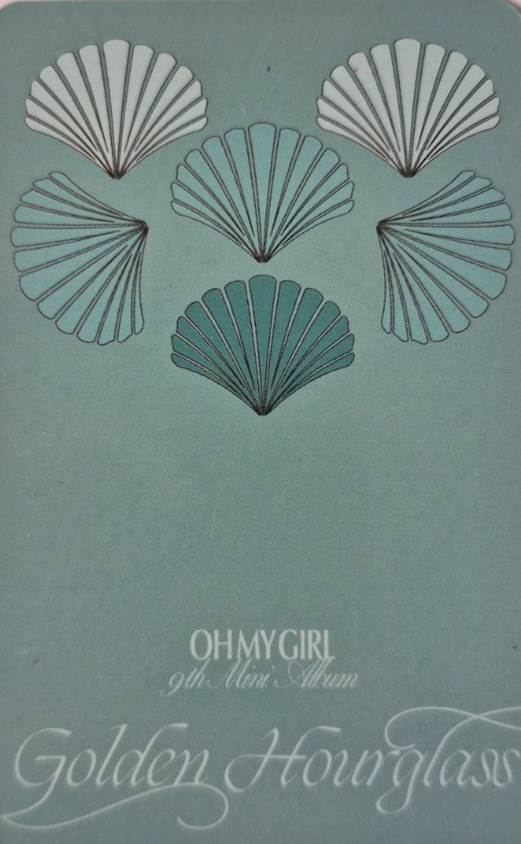 Arin OH MY GIRL photocard back side - Selfie