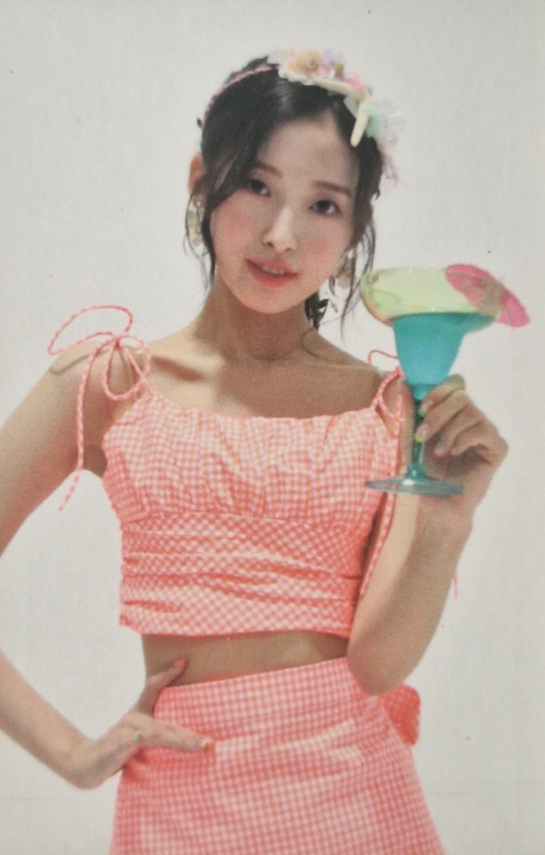 Arin OH MY GIRL photocard back side - Styling Photocard Ver. 2