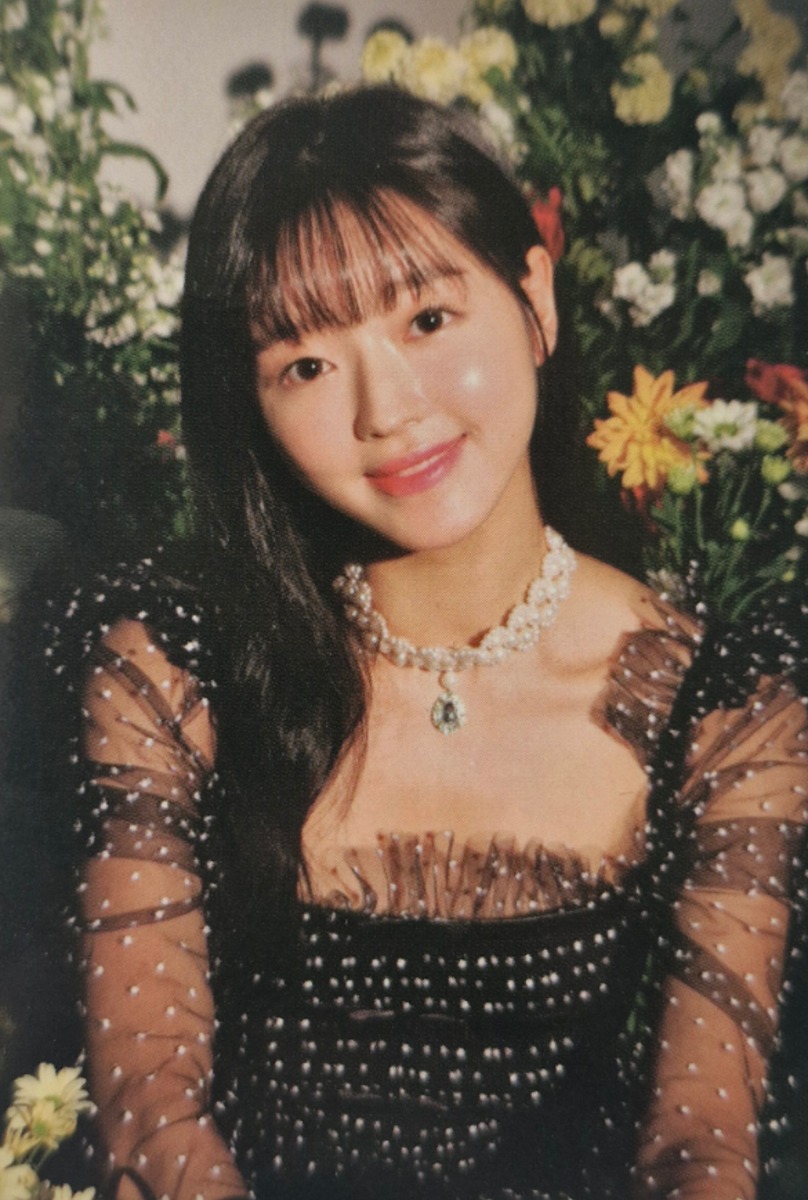 Yooa OH MY GIRL photocard back side - Styling Card