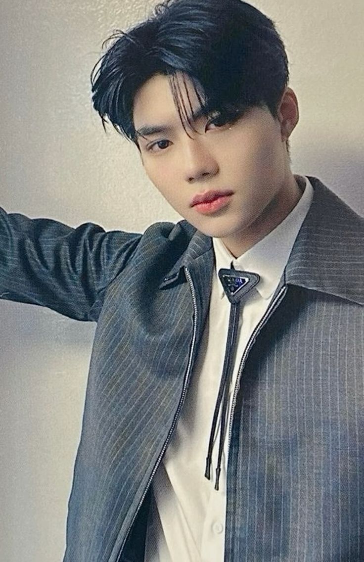 Gunwook ZEROBASEONE photocard back side - Digipack Ver. LD