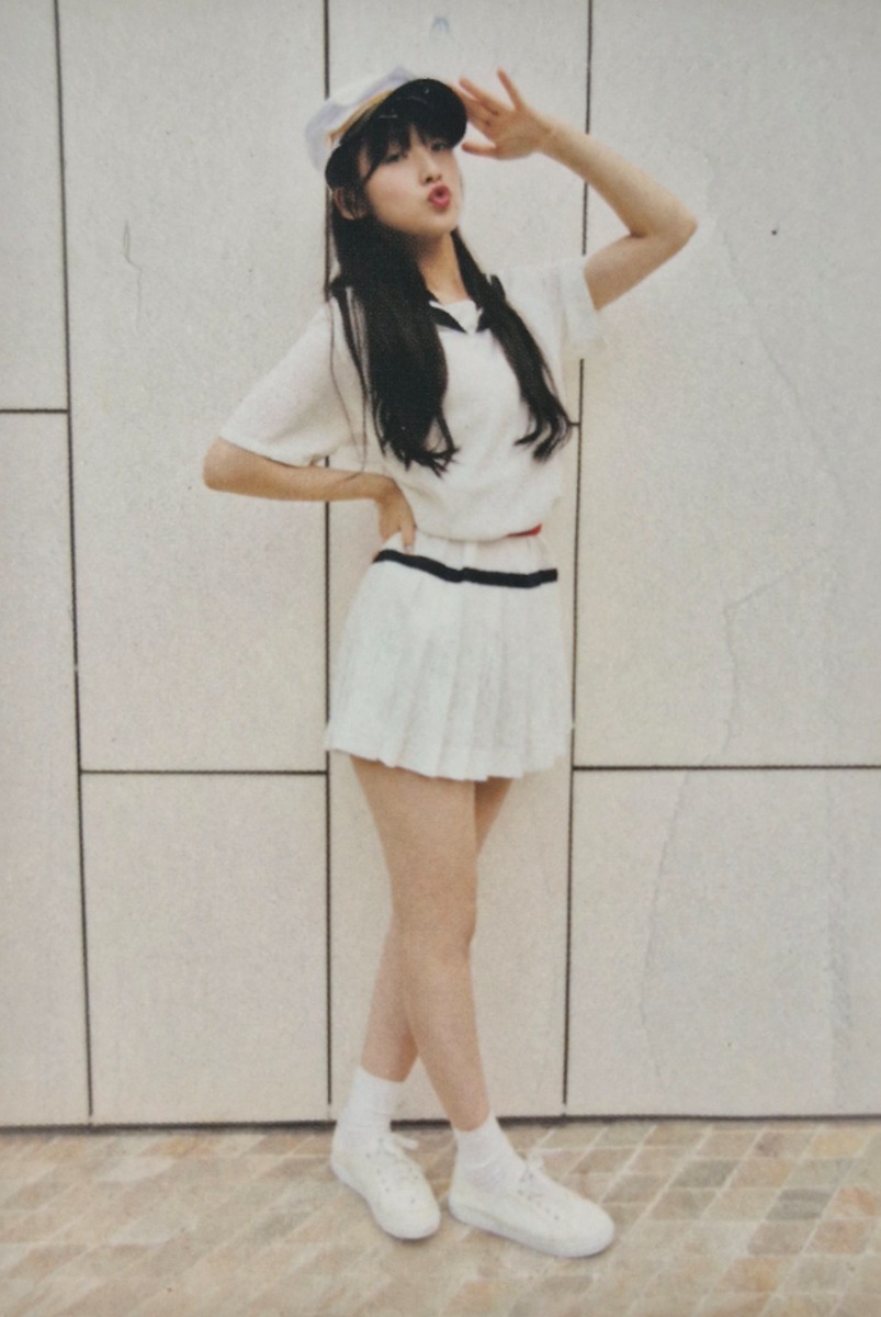 Arin OH MY GIRL photocard back side - Style Photocard