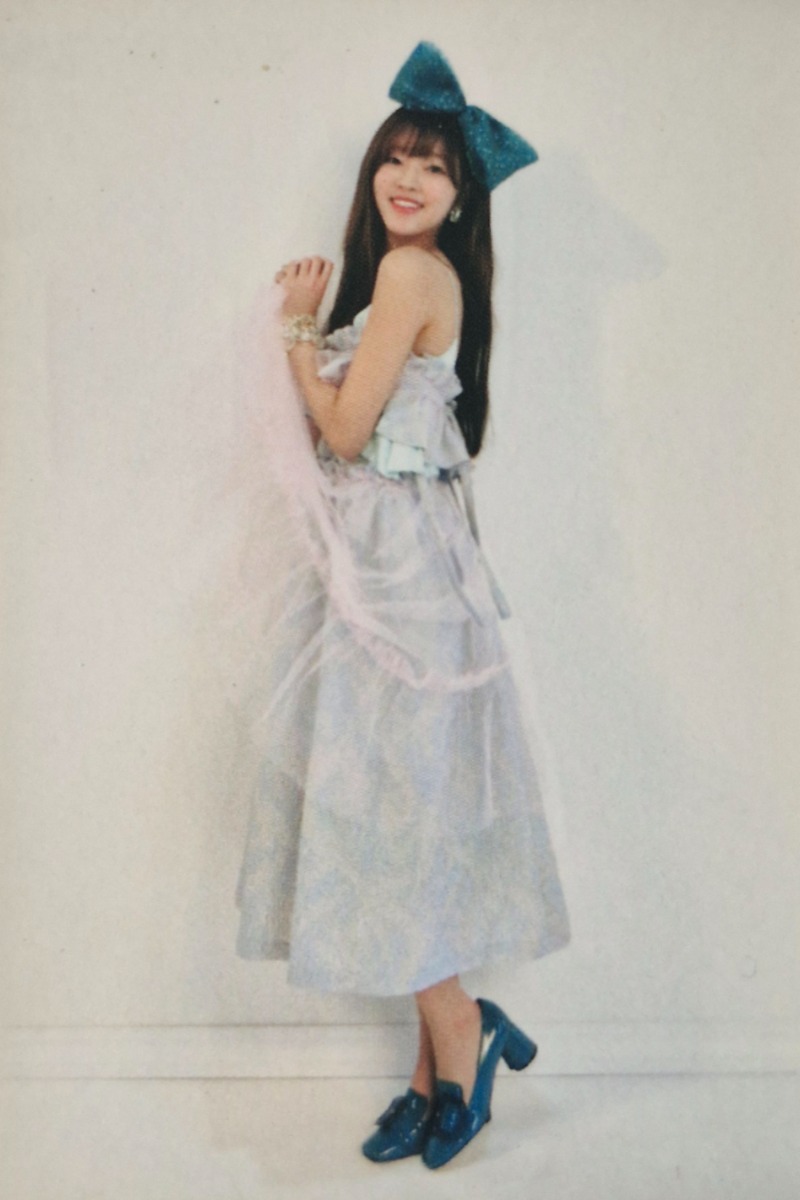 Yooa OH MY GIRL photocard back side - Regular Photocard
