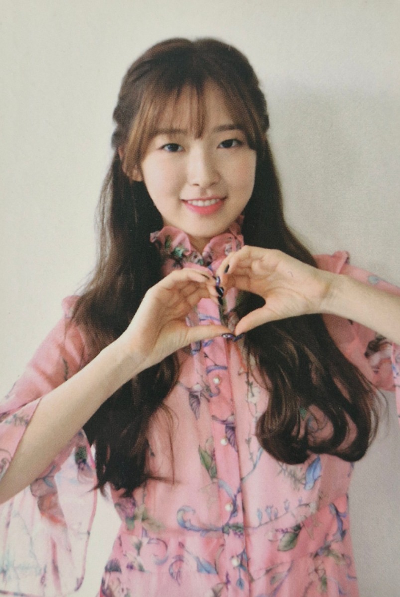Arin OH MY GIRL photocard back side - Styling Card