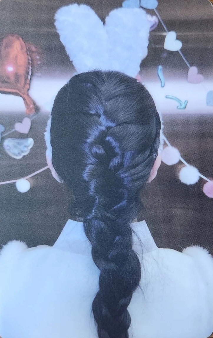 Yuna ITZY photocard back side - Benefit