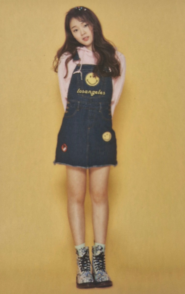 Seunghee OH MY GIRL photocard back side - Styling Photocard