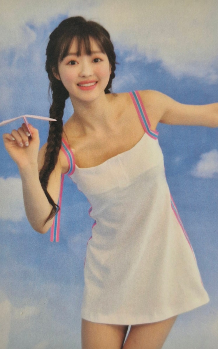 Yooa OH MY GIRL photocard back side - Styling Photocard Ver. 1
