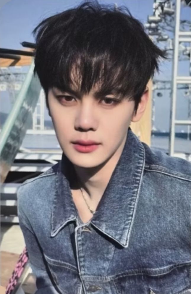 Gyuvin ZEROBASEONE photocard back side - Preorder