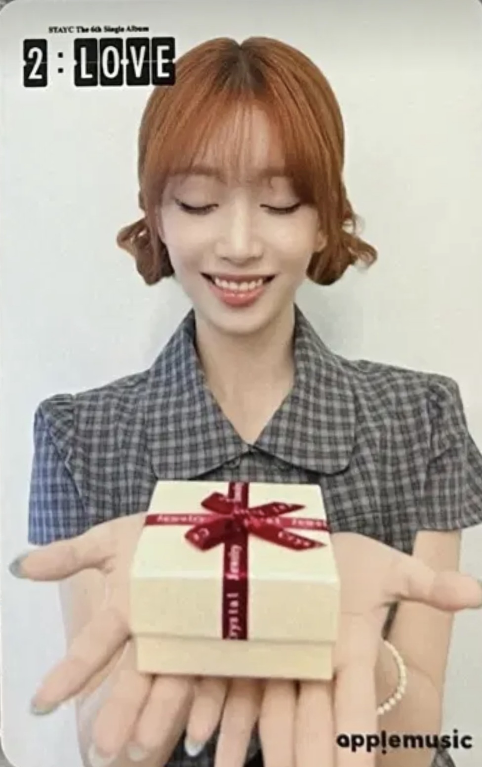 Sumin STAYC photocard back side - Offline