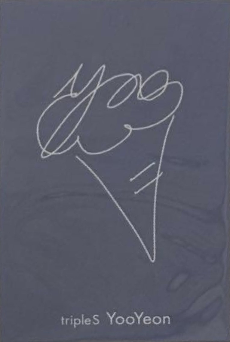 Yooyeon tripleS photocard back side - Photocard Event