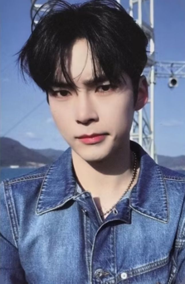 Hanbin ZEROBASEONE photocard back side - Preorder