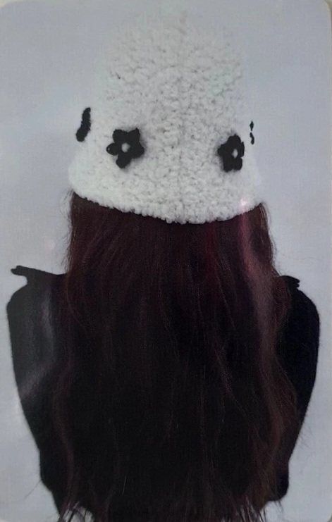 Yuna ITZY photocard back side - Benefit
