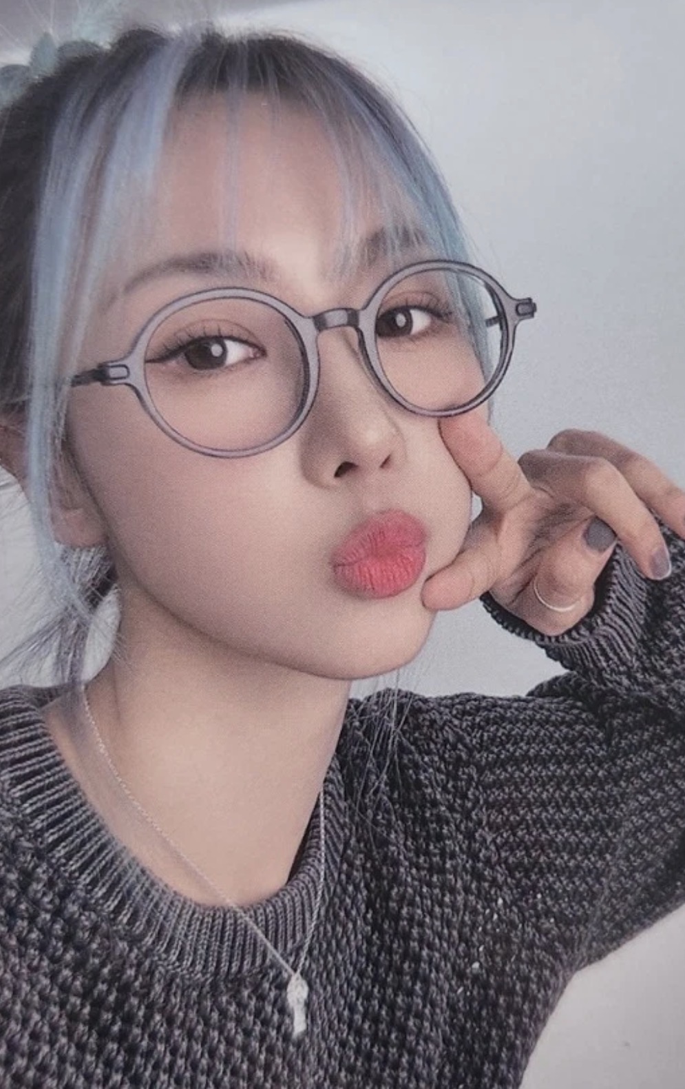 Yoohyeon Dreamcatcher photocard from Trading card 1.0 glasses