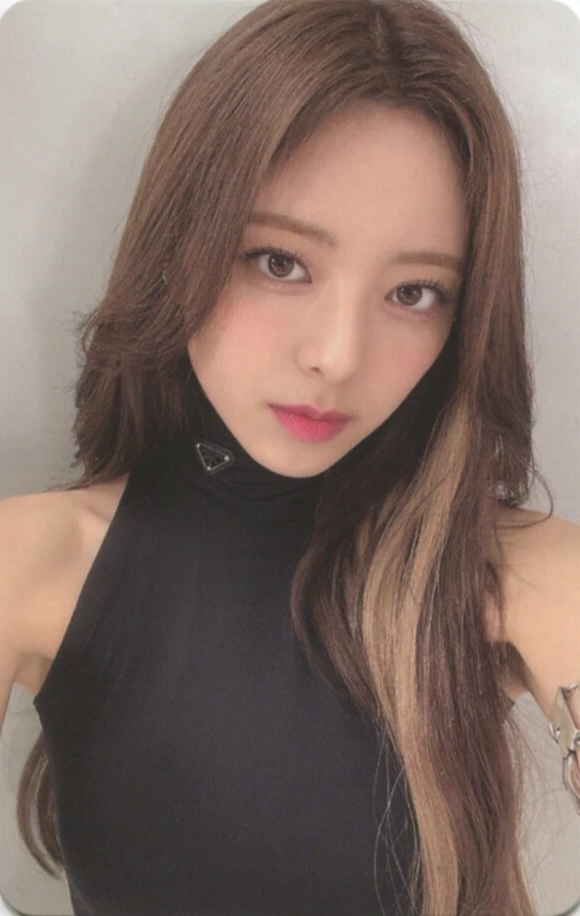 Yuna ITZY photocard - Cheshire Photocard