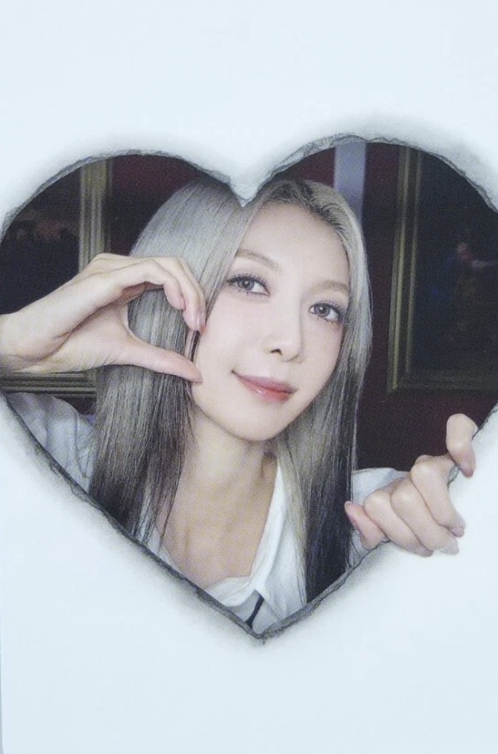 Dami Dreamcatcher photocard from Heart ver. Benefit