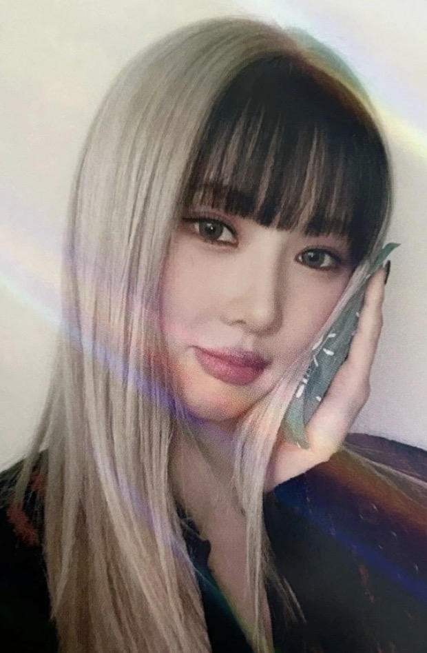 Yoohyeon Dreamcatcher photocard from Preorder Benefit
