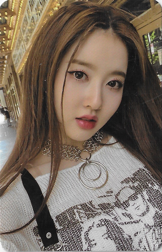 1st Photobook: 'STAYC in Chicago' Photocards