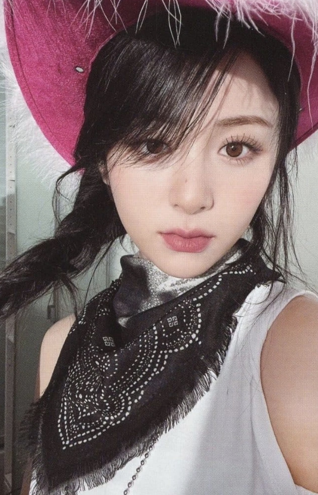 Yunjin LE SSERAFIM photocard from Photocard