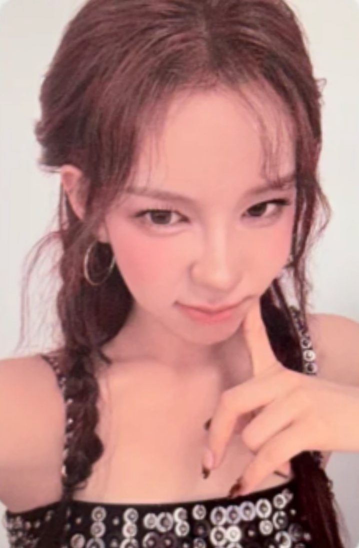 Ryu Sarang izna photocard from Photocard Pack