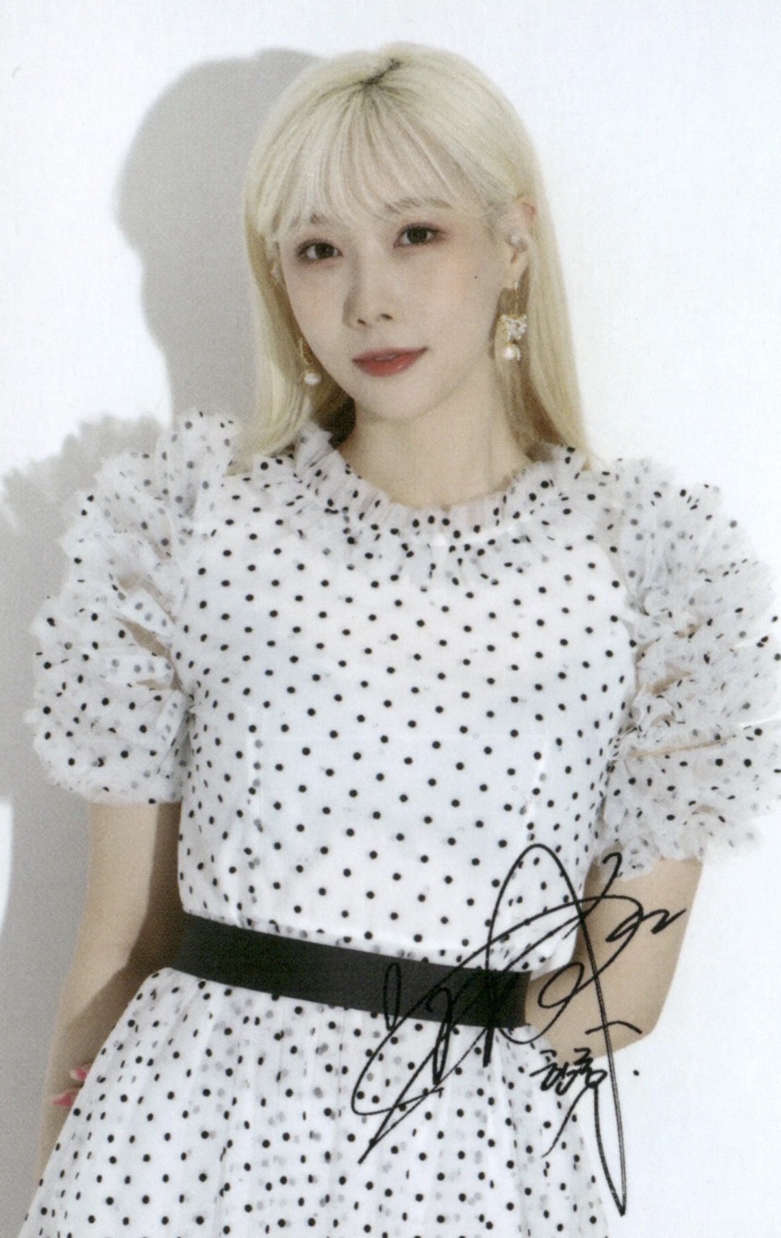 Handong Dreamcatcher photocard from Body Mist/Hand Cream purchase benefit