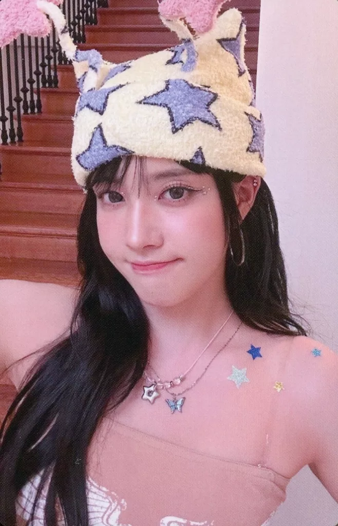 Yoon STAYC photocard - Meow / Cheeky Icy Thang (Japanese ver.) Trading Selfie Photocard