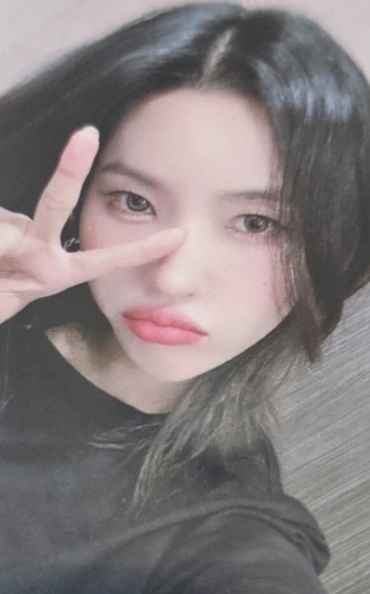 Soyeon I-DLE photocard from Online