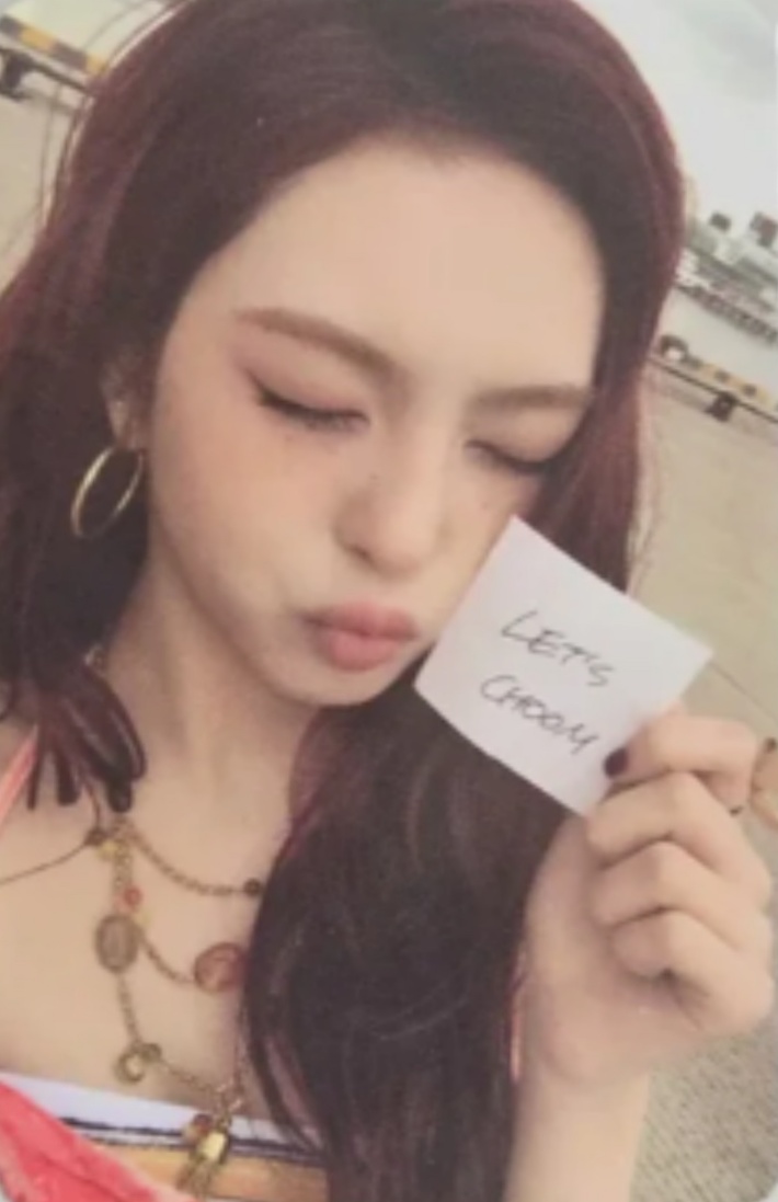 Chiquita BABYMONSTER photocard from Jewel ver. Benefit