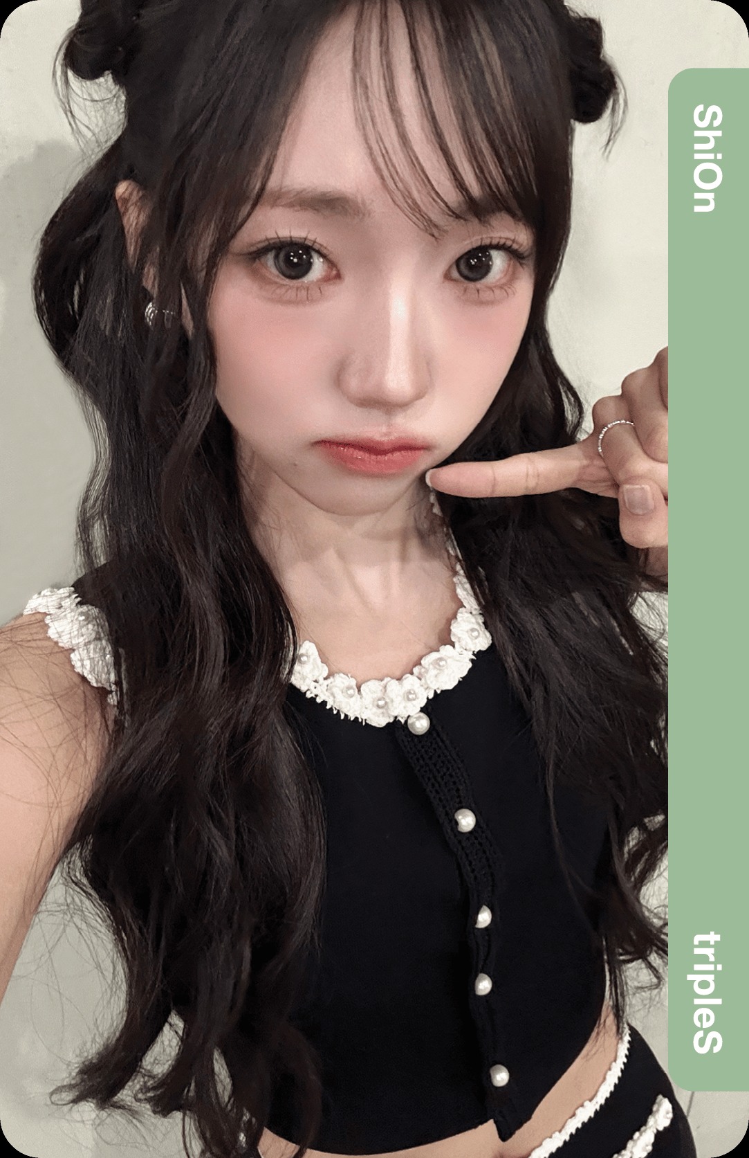 Shion tripleS photocard from Double Class Objekt
