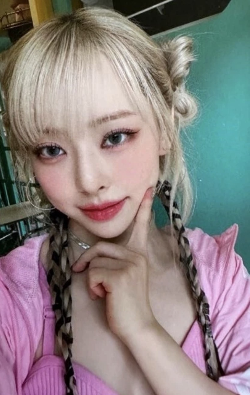 Vivi Loossemble photocard from Photocard
