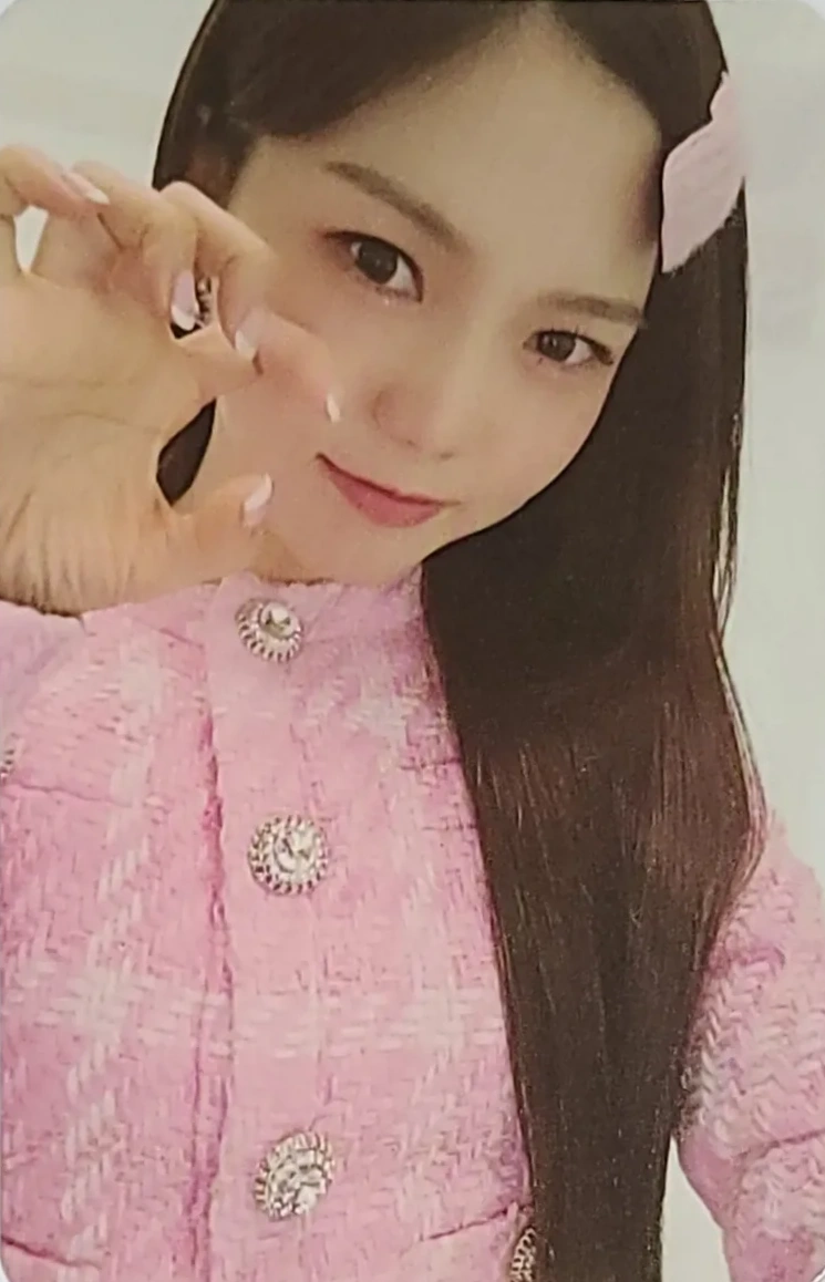 Hyojung OH MY GIRL photocard from Showcase Benefit