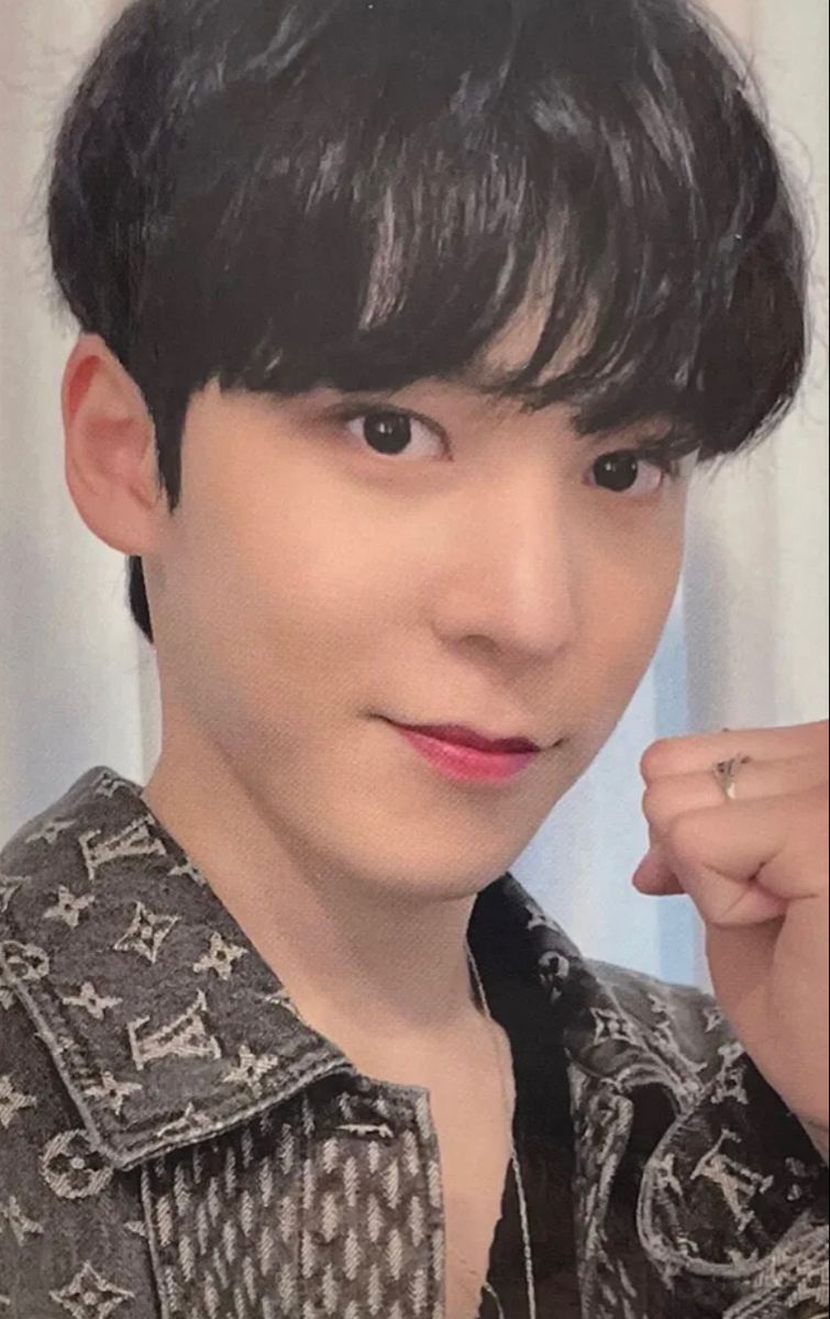 Yunho ATEEZ photocard from Preorder
