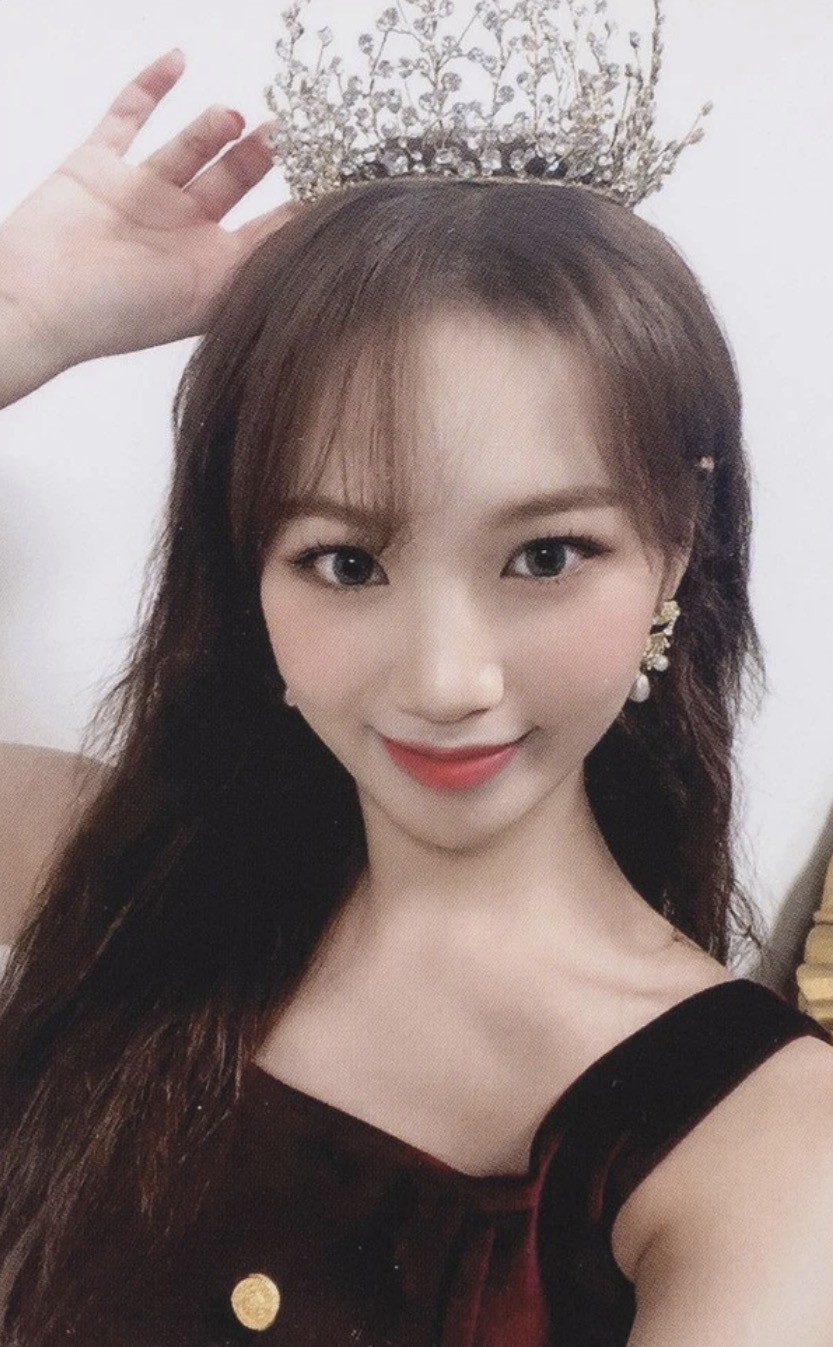 Chaewon IZ*ONE photocard - BLOOM*IZ