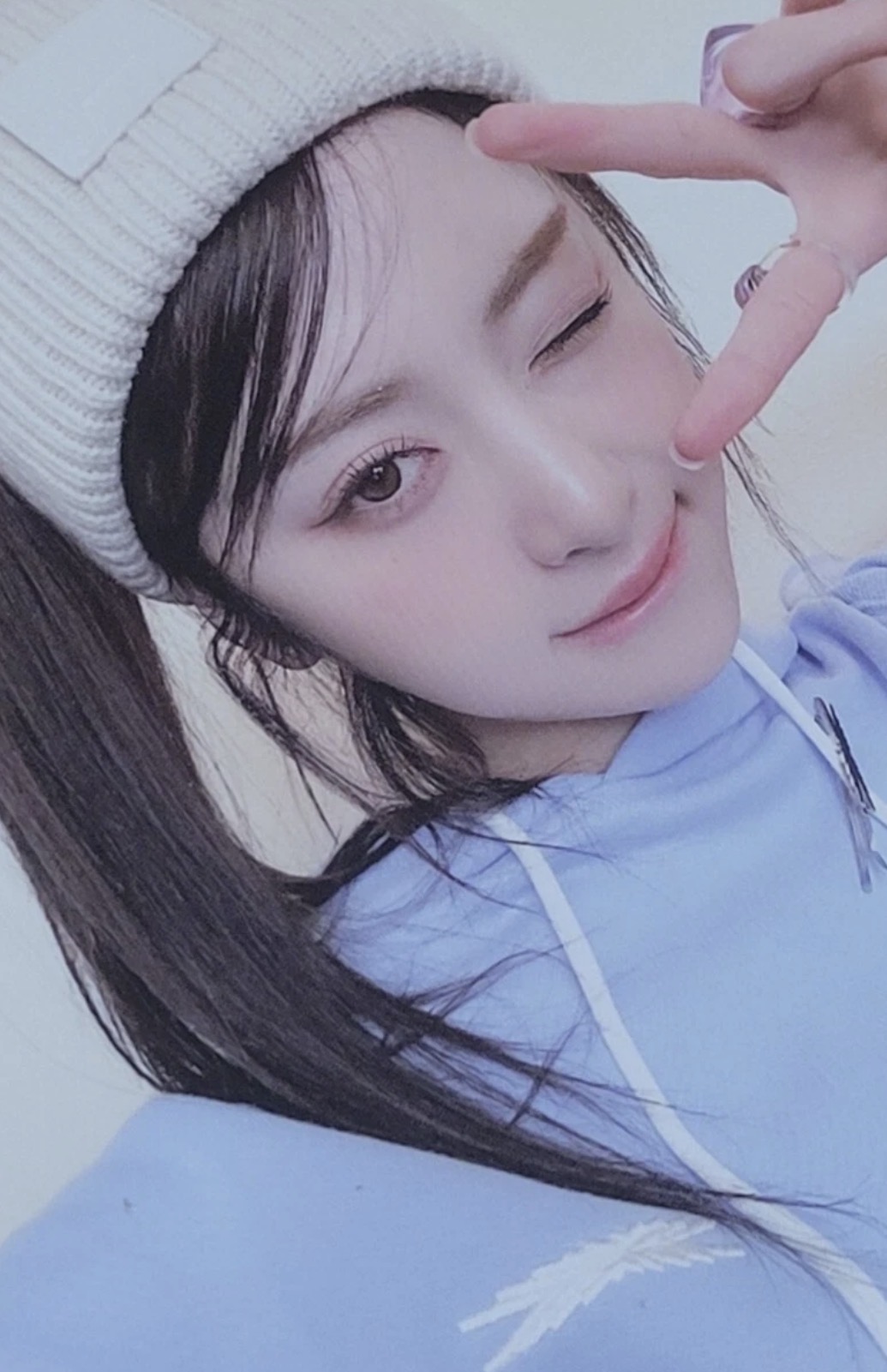 Yunjin LE SSERAFIM photocard from Qr card