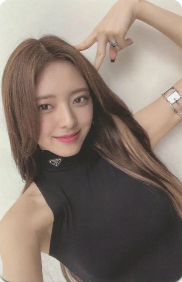 Yuna ITZY photocard from Photocard