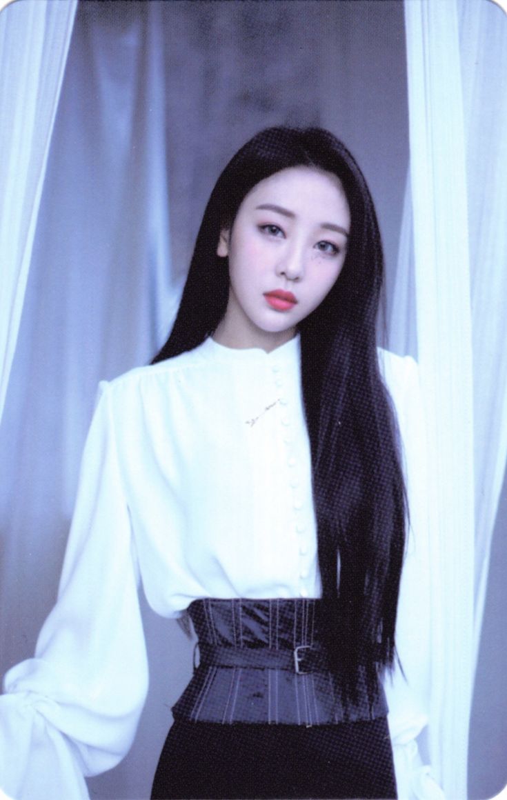 Yves LOONA photocard from Random Photocard