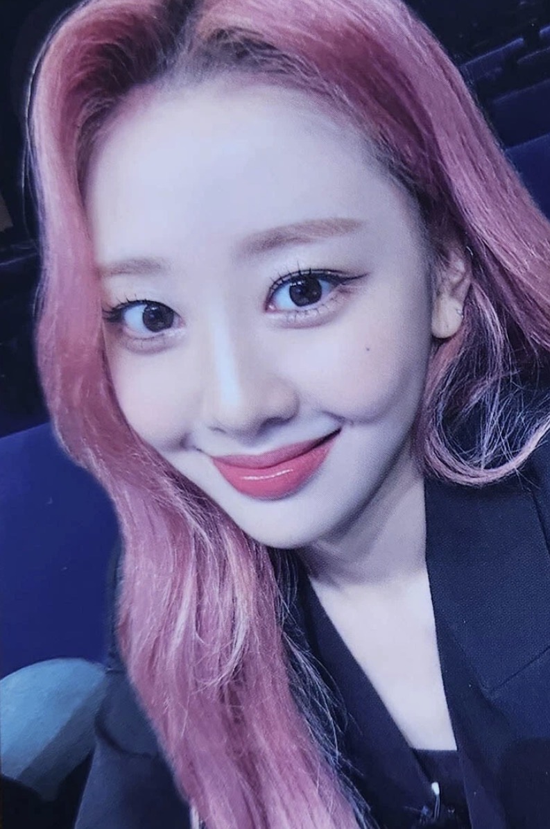 LOONATHEWORLD 1st World Tour Trading Cards