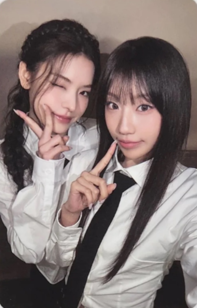  izna photocard from Unit Photocards