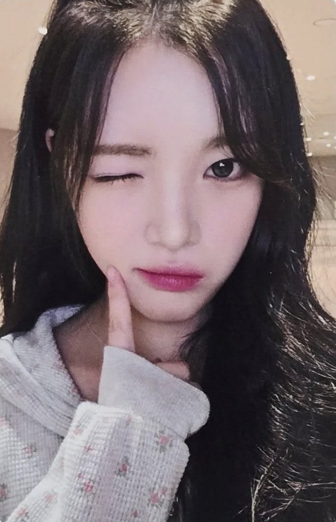 Yuha Hearts2Hearts photocard from Online