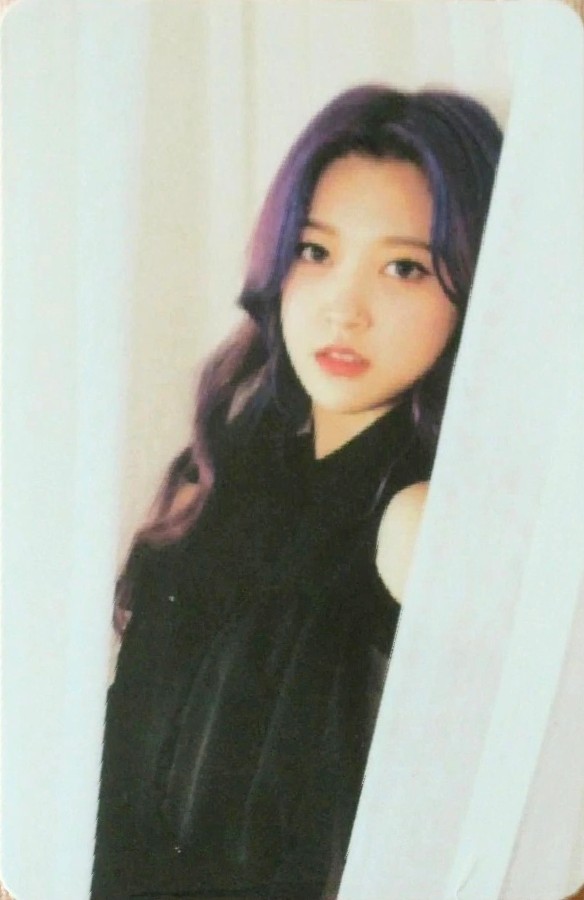Choerry LOONA photocard from Random Photocard