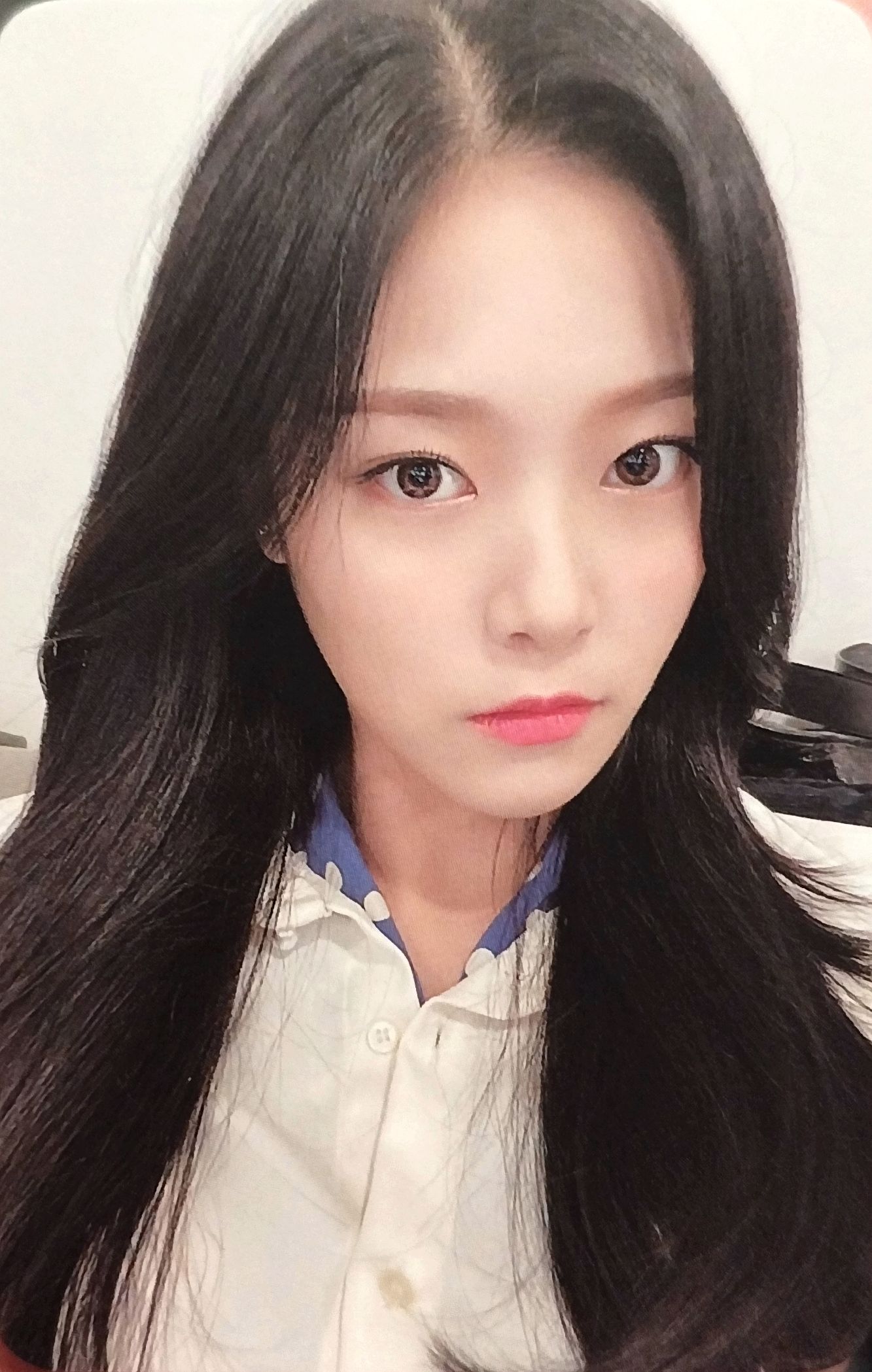 Hyunjin LOONA photocard from Photocard Set
