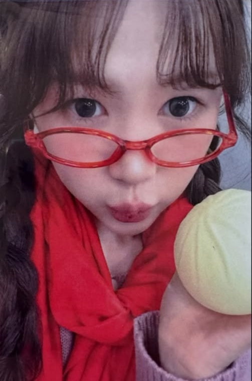 Yeon Hearts2Hearts photocard from Benefit