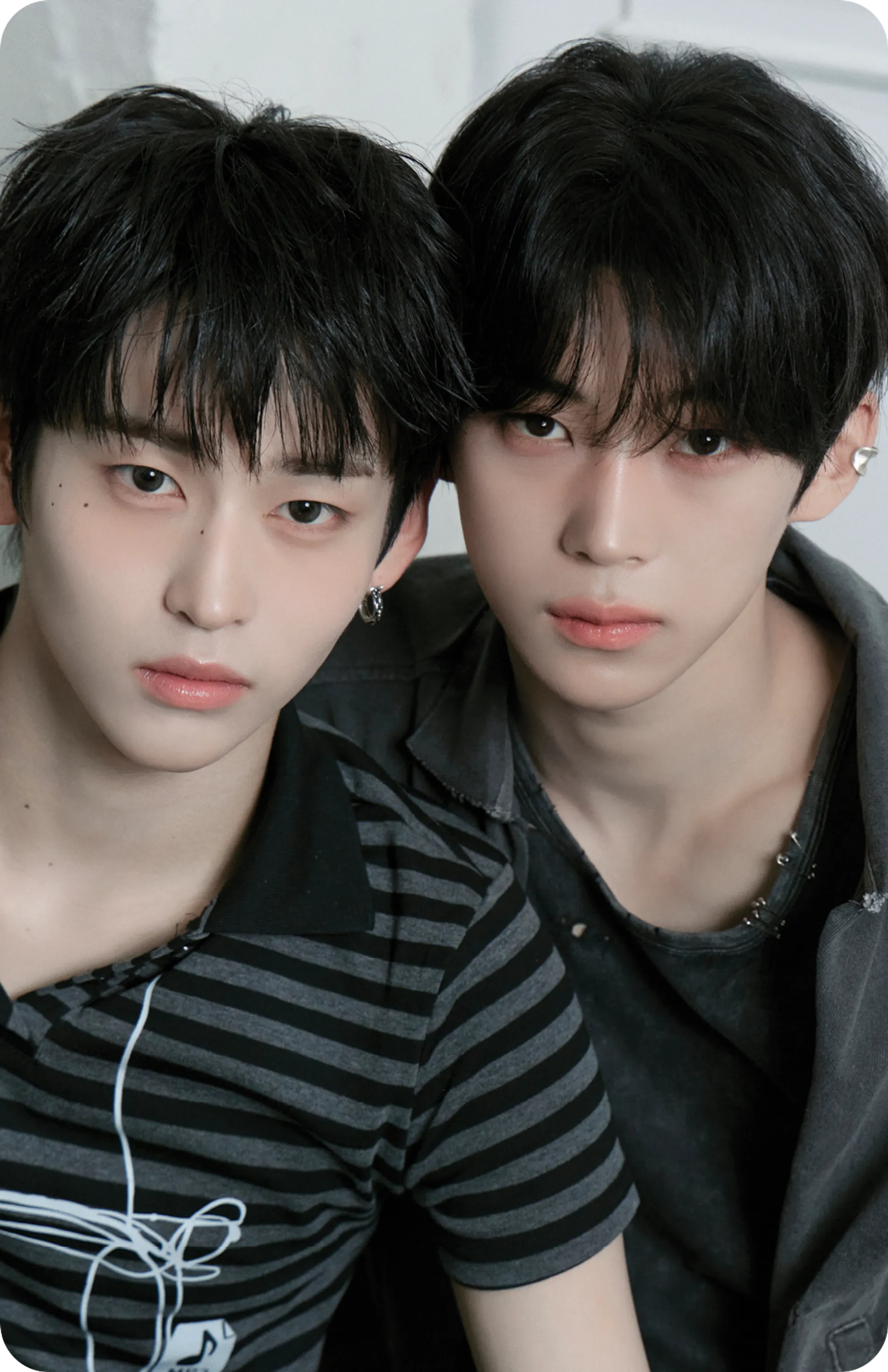  idntt photocard from Unit Objekt