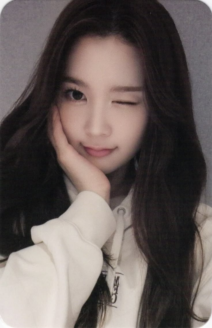Ana Hearts2Hearts photocard from Online