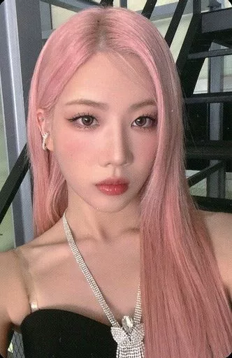 Kim Lip LOONA photocard from Photocard