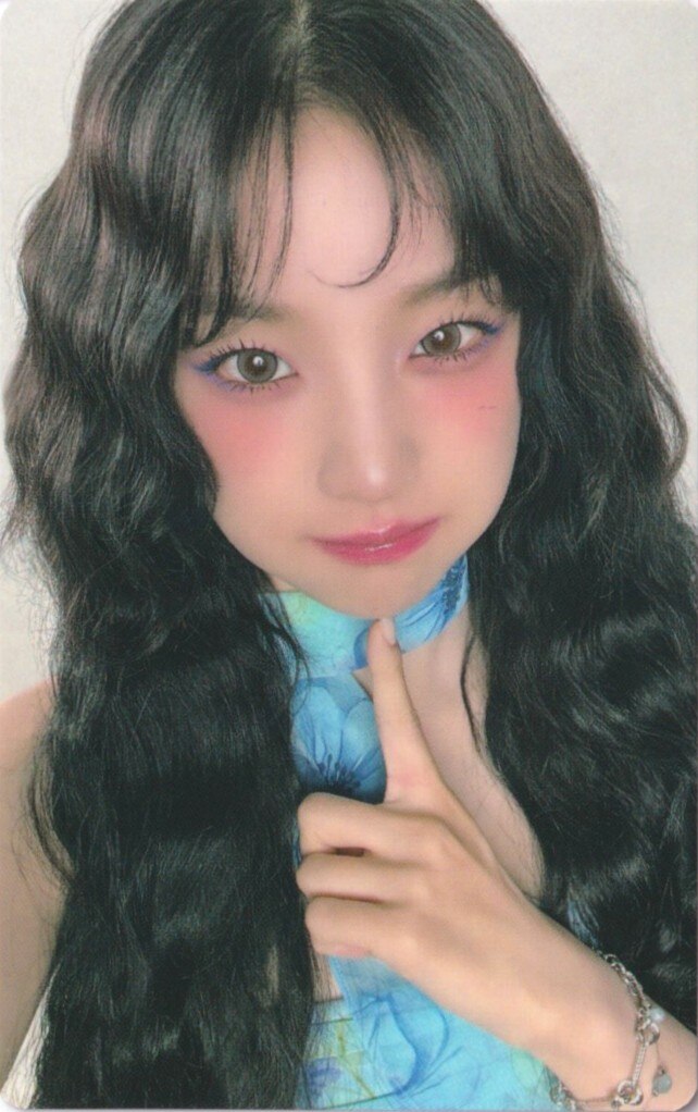 YUQI x QRSESSED Collaboration Photocard Event
