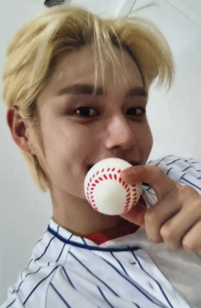 Jiwoong ZEROBASEONE photocard from Zerose Ver. - Preorder