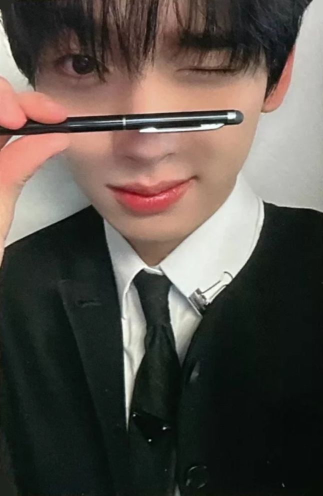 Hello82 1.0 Digipack Ver. Preorder