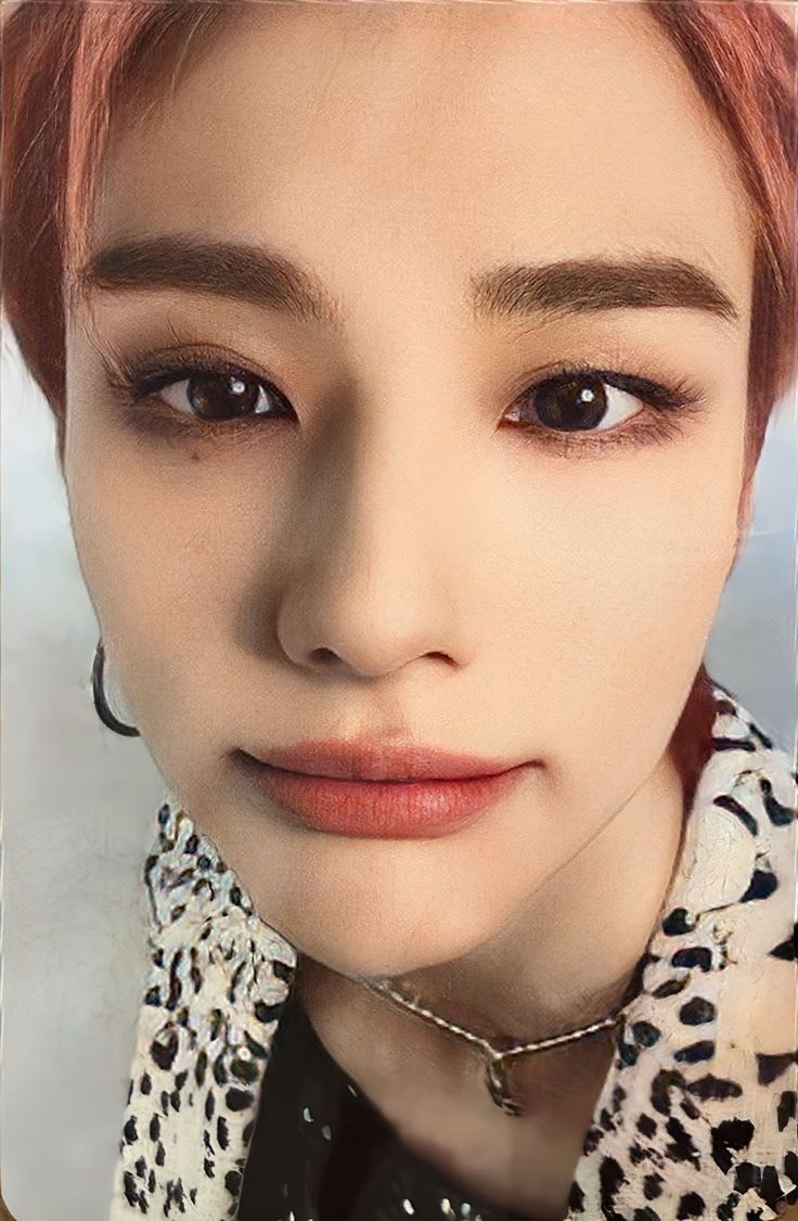 Hyunjin Stray Kids photocard - ★★★★★
(5-STAR)