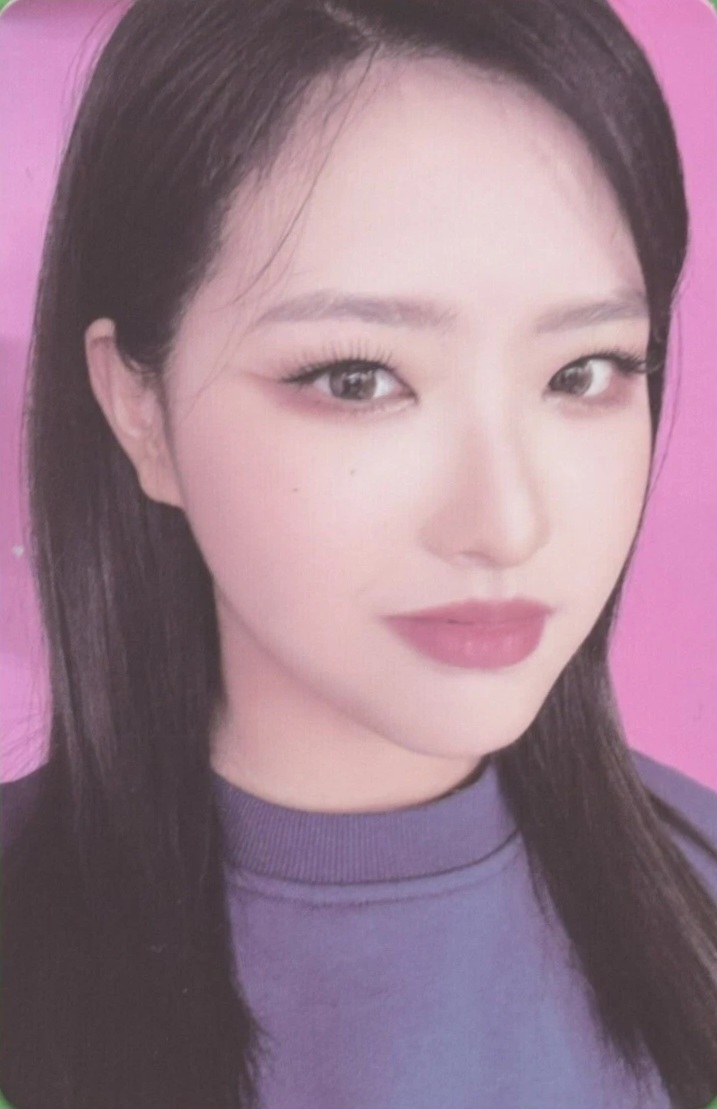 Hyeju LOONA photocard from Trading Card Set